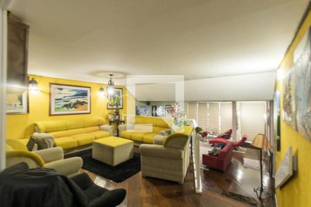Sala 2 de casa para alugar com 6 quartos, 700m² em Pinheirinho, Curitiba