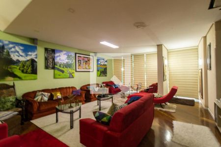 Sala 1 de casa para alugar com 6 quartos, 700m² em Pinheirinho, Curitiba