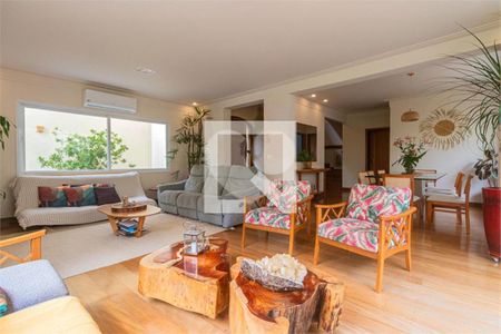 Casa à venda com 3 quartos, 269m² em Jardim Petropolis, São Paulo