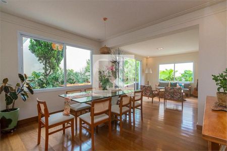Casa à venda com 3 quartos, 269m² em Jardim Petropolis, São Paulo