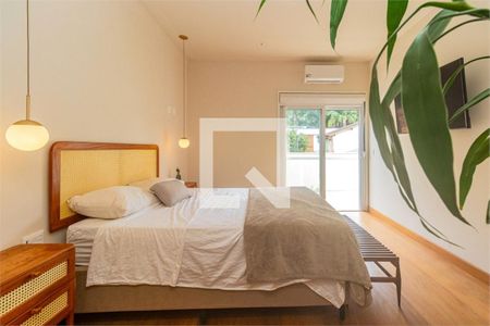 Casa à venda com 3 quartos, 269m² em Jardim Petropolis, São Paulo