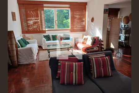 Sala de casa para alugar com 5 quartos, 385m² em Itaipava, Petrópolis