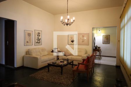 Casa à venda com 4 quartos, 200m² em Vila Campo Grande, São Paulo