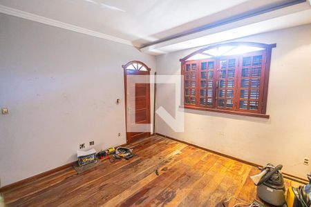 Sala de casa para alugar com 3 quartos, 360m² em Santa Terezinha, Belo Horizonte