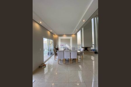 Casa à venda com 4 quartos, 270m² em Parque Sinai, Santana de Parnaíba