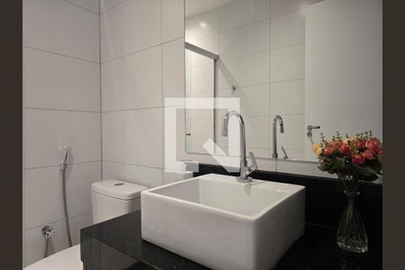 Banheiro Social de kitnet/studio para alugar com 1 quarto, 29m² em Centro, Guarulhos