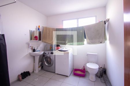 Banheiro de apartamento para alugar com 1 quarto, 40m² em Amendoeira, São Gonçalo