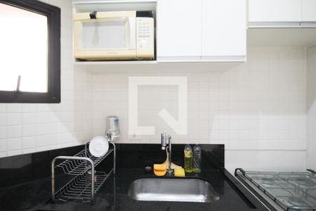 Cozinha de apartamento para alugar com 1 quarto, 48m² em Itaim Bibi, São Paulo