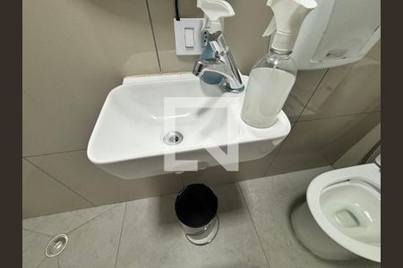 Banheiro 1 de casa para alugar com 1 quarto, 64m² em Vila Doutor Eiras, São Paulo