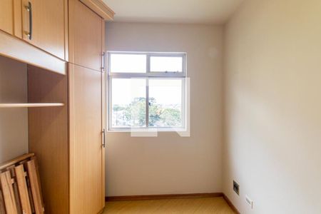 Quarto 2 de apartamento para alugar com 3 quartos, 57m² em Hauer, Curitiba