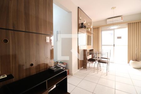 Sala de apartamento para alugar com 2 quartos, 70m² em Santa Mônica, Uberlândia