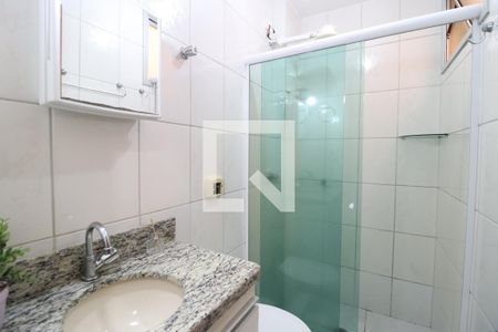 Banheiro Social de apartamento para alugar com 2 quartos, 70m² em Santa Mônica, Uberlândia