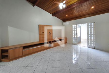 Sala de TV de casa à venda com 3 quartos, 204m² em Parque Via Norte, Campinas