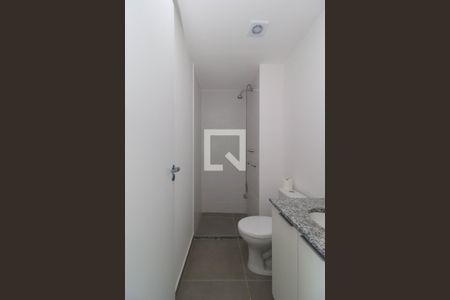 Banheiro de kitnet/studio para alugar com 1 quarto, 26m² em Pinheiros, São Paulo