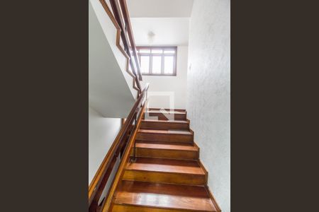 Escada de casa de condomínio à venda com 4 quartos, 385m² em Residencial Seis (alphaville), Santana de Parnaíba