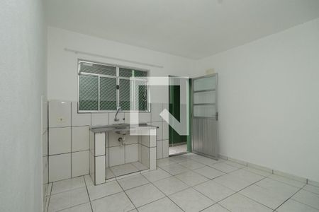 Cozinha de casa para alugar com 1 quarto, 25m² em Vila California, São Paulo