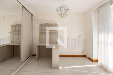 Apartamento à venda com 4 quartos, 240m² em Icaraí, Niterói