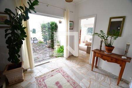 Sala de casa de condomínio para alugar com 3 quartos, 460m² em Conjunto Habitacional Vila Santana (sousas), Campinas