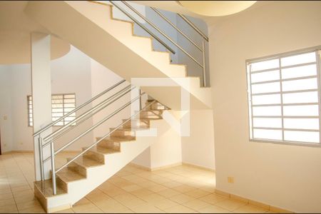 Casa para alugar com 4 quartos, 318m² em Setor Jao, Goiânia