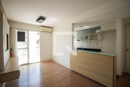 Sala de apartamento para alugar com 3 quartos, 73m² em Maria Paula, Niterói