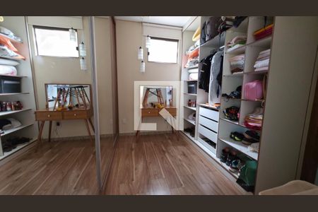 Closet da Suíte de casa à venda com 2 quartos, 320m² em Vale dos Sonhos, Lagoa Santa