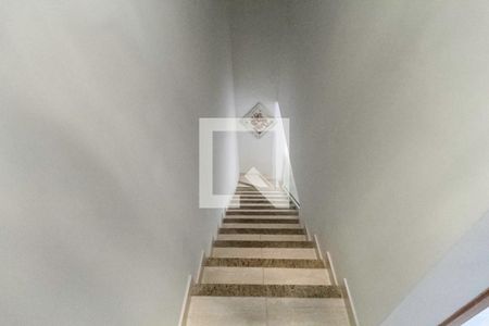 Escada de apartamento à venda com 2 quartos, 60m² em Santa Terezinha, Belo Horizonte