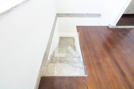 Escada de casa para alugar com 2 quartos, 170m² em Campo Grande, Rio de Janeiro