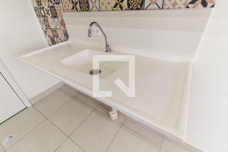 Sala/Cozinha de apartamento para alugar com 2 quartos, 32m² em Vila Carmosina, São Paulo