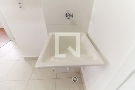 Sala/Cozinha de apartamento para alugar com 2 quartos, 32m² em Vila Carmosina, São Paulo