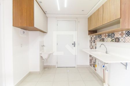 Sala/Cozinha de apartamento para alugar com 2 quartos, 32m² em Vila Carmosina, São Paulo