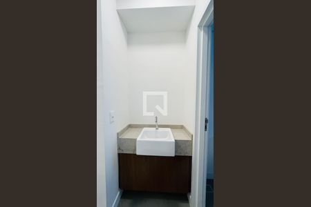 Banheiro de apartamento à venda com 1 quarto, 43m² em Centro, Campinas