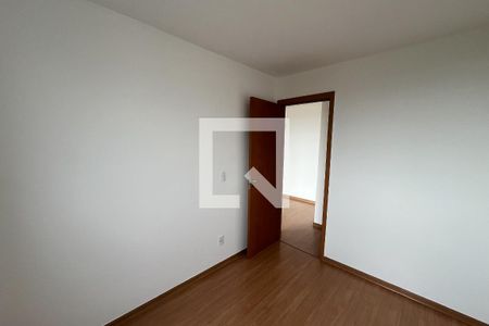 Quarto 1 de apartamento para alugar com 2 quartos, 52m² em Parque Sarapuí, Duque de Caxias
