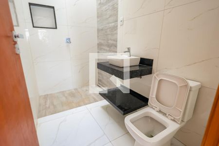 Banheiro da Suíte de casa para alugar com 3 quartos, 77m² em Parque Residencial Sabiás, Indaiatuba