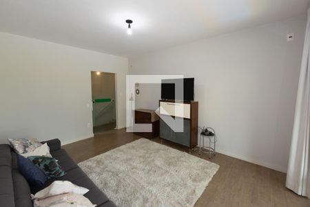 Sala de TV de casa de condomínio à venda com 5 quartos, 480m² em Jardins de Petrópolis, Nova Lima