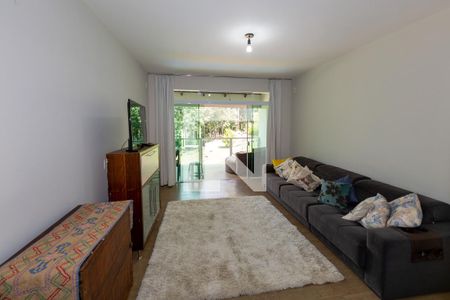 Sala de TV de casa de condomínio à venda com 5 quartos, 480m² em Jardins de Petrópolis, Nova Lima