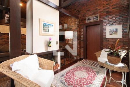 Sala de casa para alugar com 4 quartos, 288m² em Guarujá, Porto Alegre