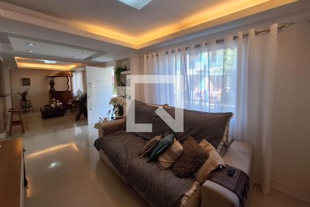 Sala de casa de condomínio à venda com 3 quartos, 145m² em Maria Paula, Niterói