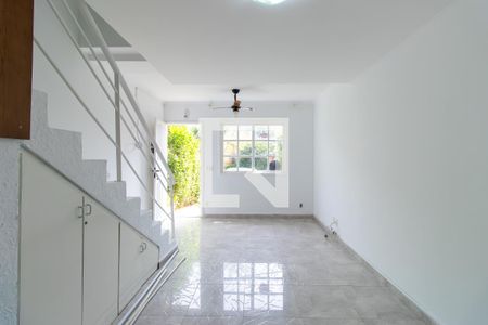 Sala de casa para alugar com 2 quartos, 123m² em Jardim Barbacena, Cotia