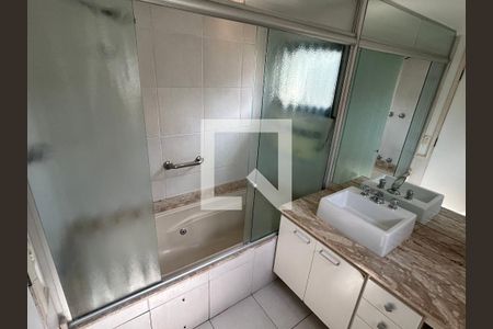 Banheiro  de apartamento para alugar com 1 quarto, 115m² em Real Parque, São Paulo