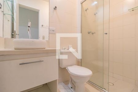 Banheiro Social de apartamento para alugar com 2 quartos, 76m² em Jardim Tupanci, Barueri