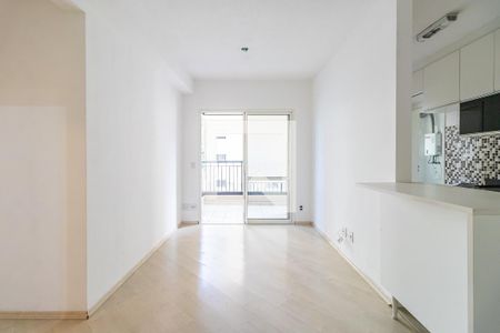 Sala de apartamento para alugar com 2 quartos, 76m² em Jardim Tupanci, Barueri