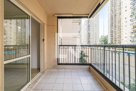 Sala de apartamento para alugar com 2 quartos, 76m² em Jardim Tupanci, Barueri