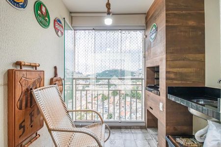 Sala de apartamento à venda com 2 quartos, 74m² em Jardim Tupanci, Barueri