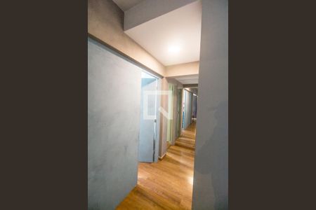 Corredor de apartamento à venda com 3 quartos, 107m² em Empresarial 18 do Forte, Barueri