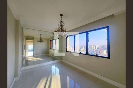 Sala com vista para a cidade, com iluminação boa e mobiliário simples. de apartamento à venda com 6 quartos, 344m² em Água Fria, São Paulo