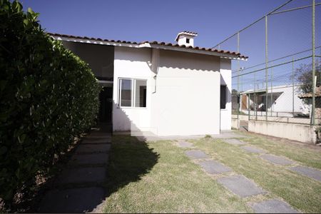 Casa de Condomínio para alugar com 3 quartos, 73m² em Loteamento Alphaville Residencial, Goiânia