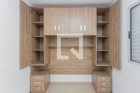 Quarto 1 de apartamento para alugar com 2 quartos, 46m² em Parque Guarapiranga, São Paulo