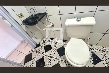 Banheiro  de casa para alugar com 1 quarto, 30m² em Parque Maria Helena, Guarulhos
