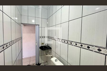 Banheiro de casa para alugar com 1 quarto, 30m² em Parque Maria Helena, Guarulhos