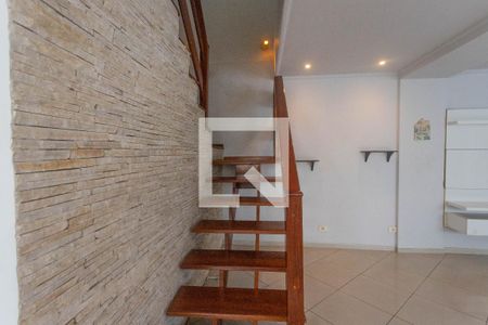 Escada  de casa para alugar com 3 quartos, 180m² em Jardim Apura, Diadema